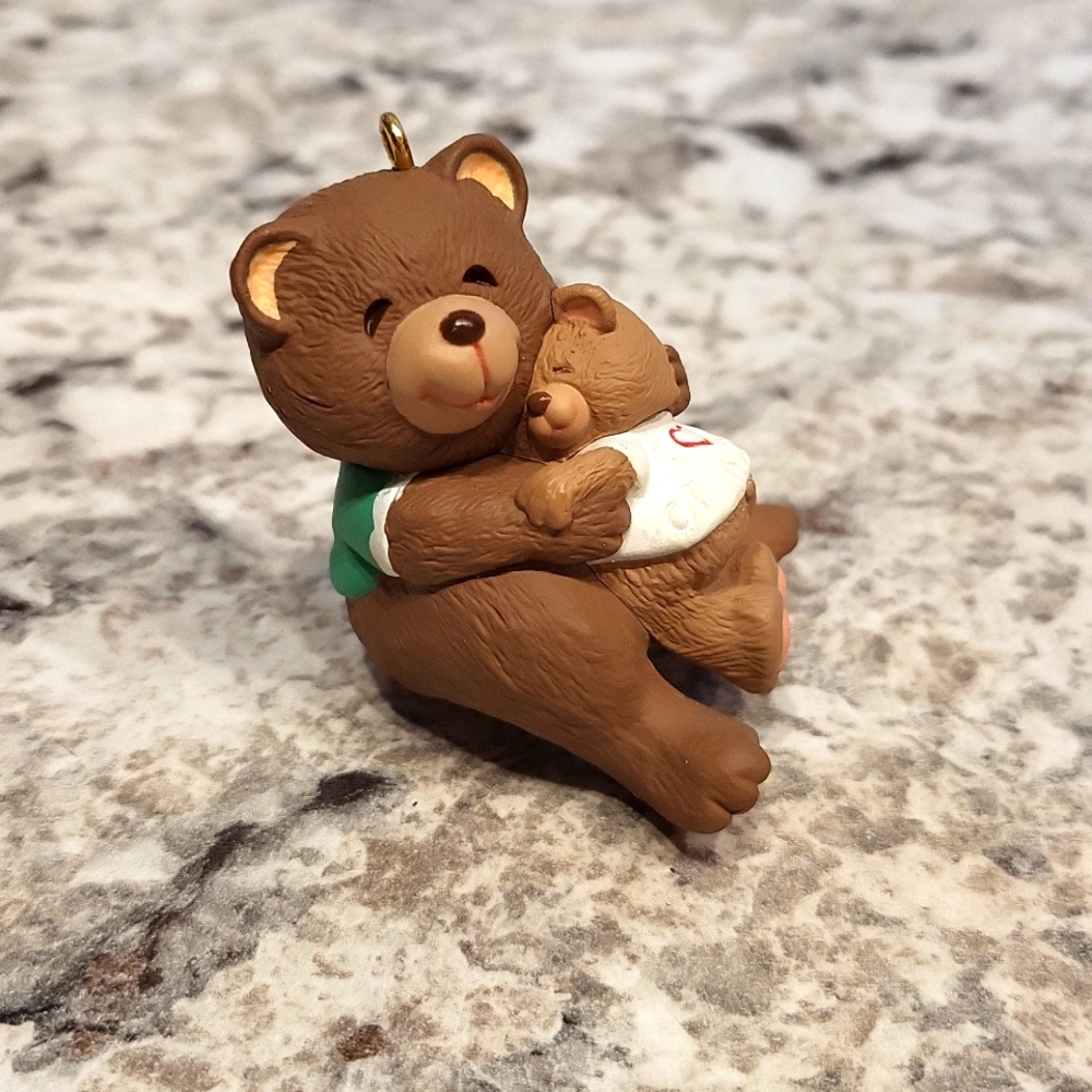 Vintage Hallmark 1997 Grandma Bear Ornament - Picture 3 of 7